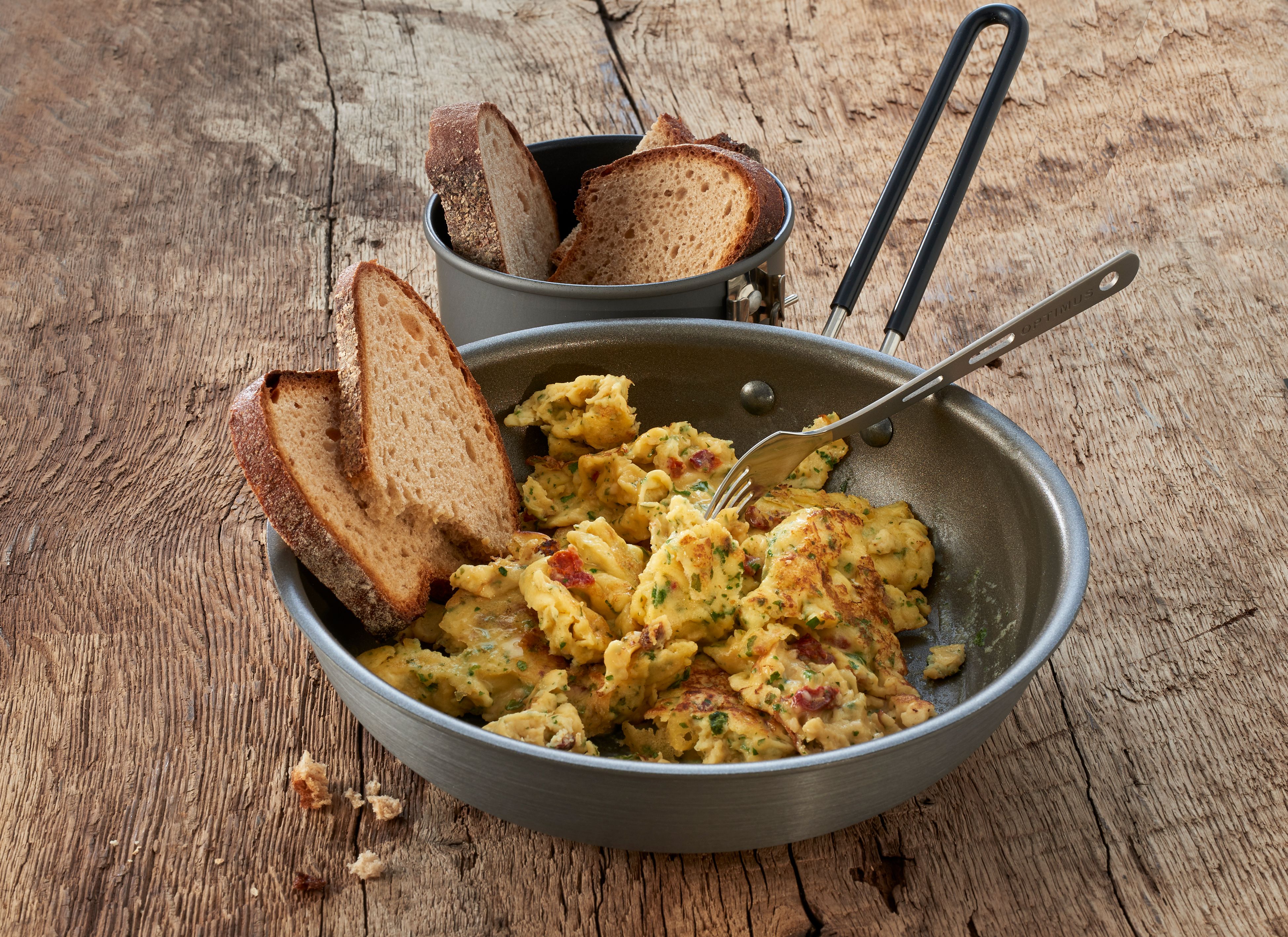 TREK'N EAT : Oeufs brouillés aux oignons